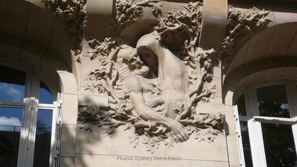 L amour  Immeuble Bd Raspail 14eme arrdt Paris 2.JPG - La mort. Immeuble Bd Raspail 14ème arrondissement Paris.